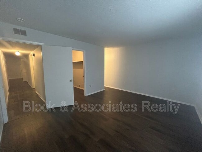 Foto del edificio - 2250 Sunderland Rd