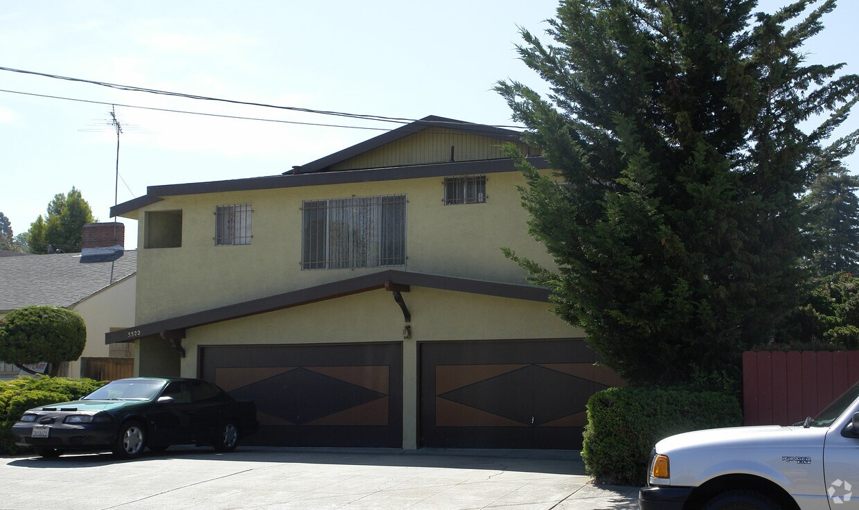 Foto del edificio - 3322 65th Ave