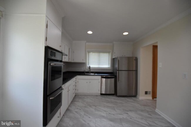 Foto del edificio - 4015 Heathfield Rd