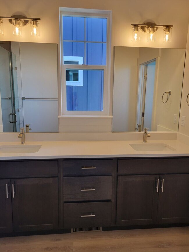 Foto del edificio - 3 Bed 2.5 Bath with double attached garage in Belgrade