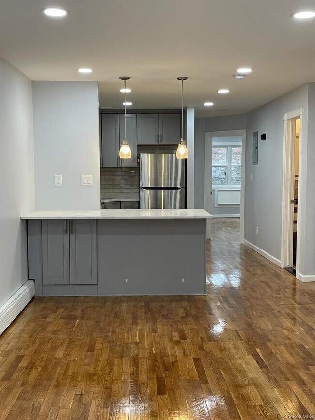 Foto del edificio - 987 Halsey St