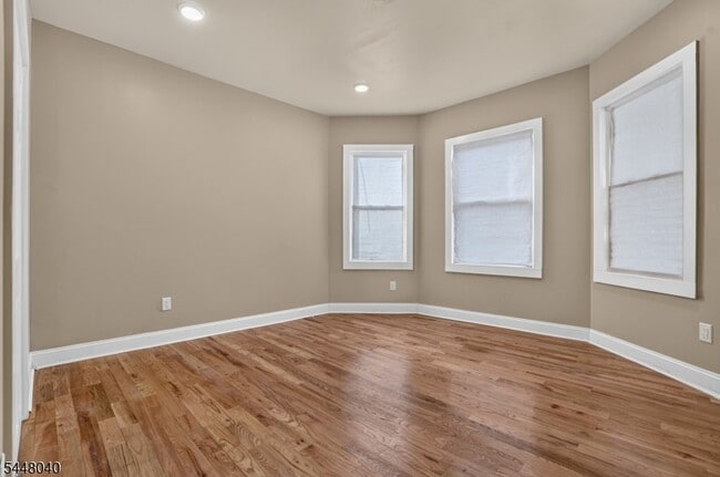 Building Photo - 882 S 14th St