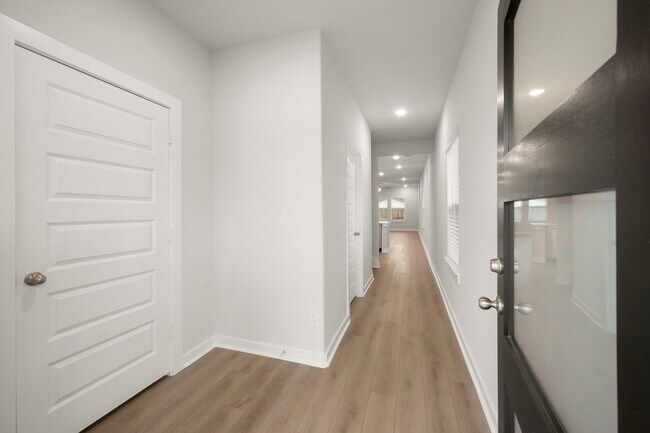 Foto del edificio - 8619 Blueberry Ash St