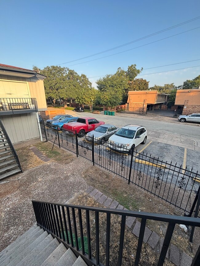 Building Photo - 414 Marshall St