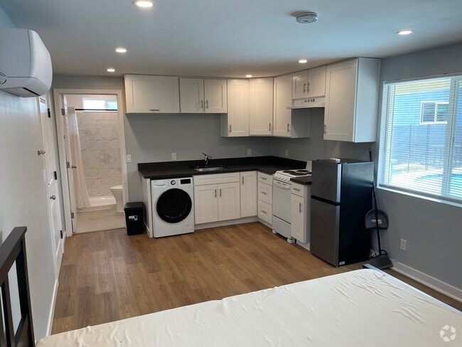 Building Photo - 5688 Marne Ave