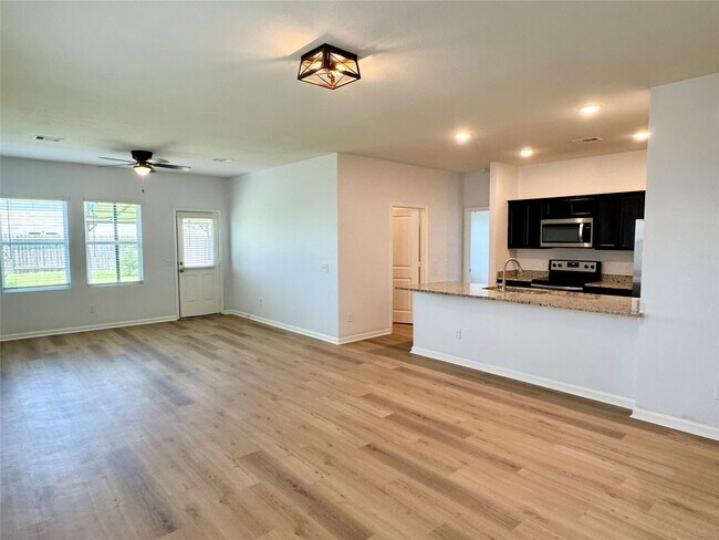 Building Photo - 10141 Pappas Dr