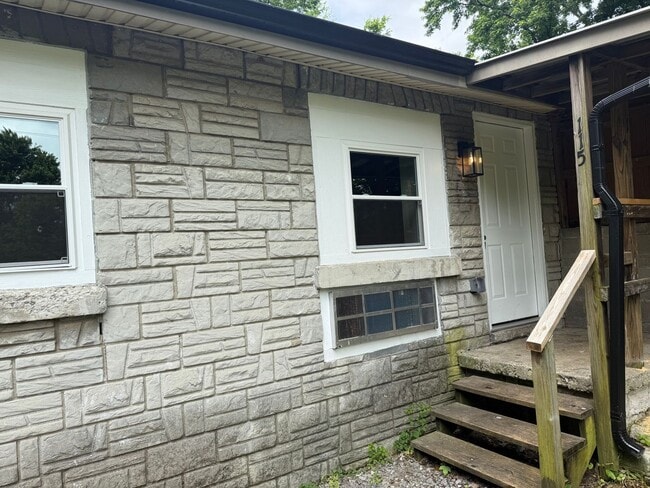 Building Photo - 310 Braden St