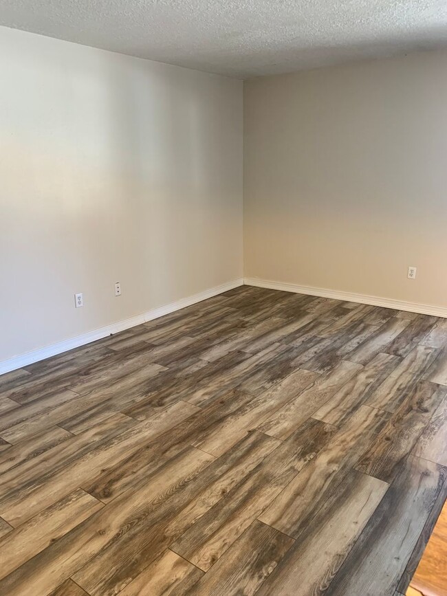 Building Photo - Great 1 bedroom in Dillon Valley! 2200/month.