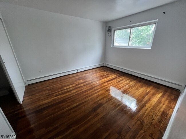 Foto del edificio - 519 Monroe Ave