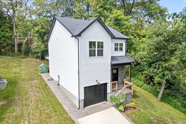 Building Photo - 418 Oak St