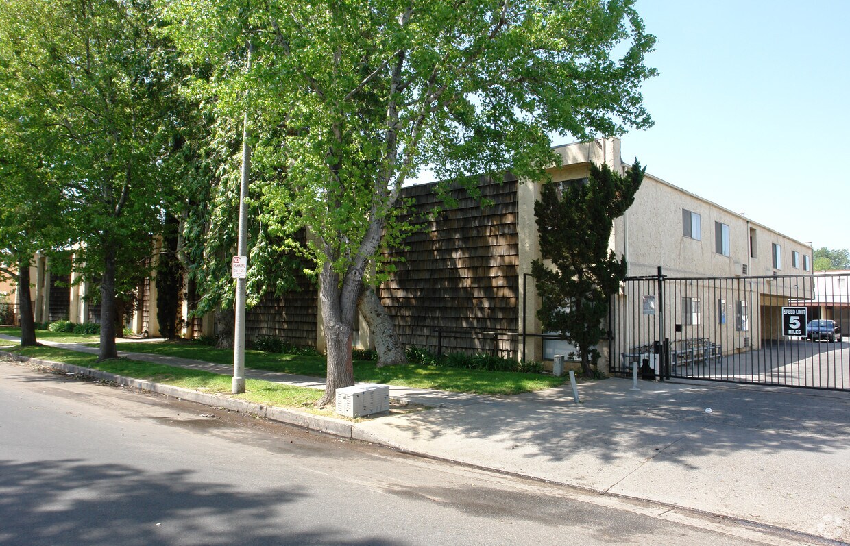 Building Photo - 8443 Langdon Ave