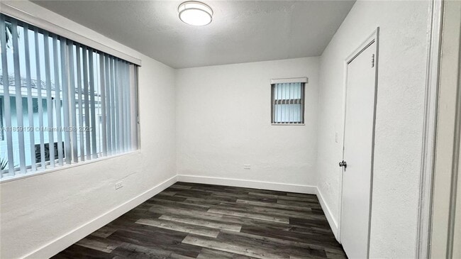 Foto del edificio - 7619 Abbott Ave