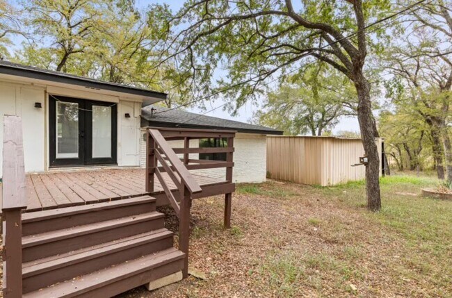 Building Photo - Beautiful Room for Rent