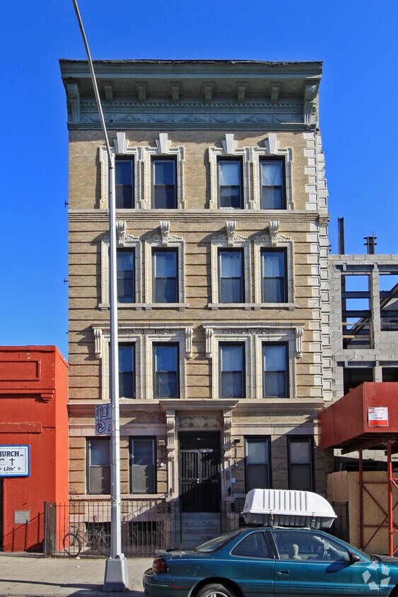 Primary Photo - 763 PARK PL