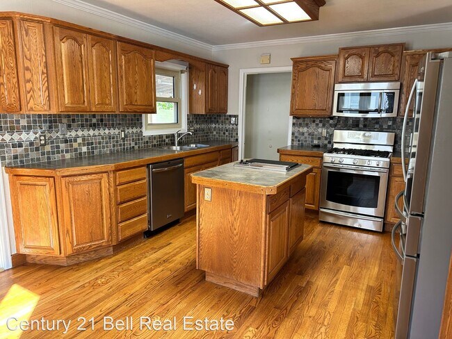 Foto del edificio - 2 br, 2 bath House - 118 E 3rd Ave