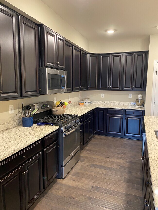 Kitchen - 5824 Oakdale Vlg Rd