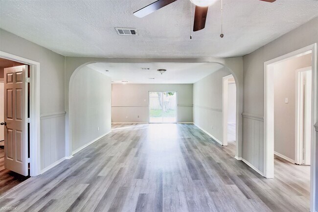 Foto del edificio - 3 br, 1.5 bath House - 12919 S Coast Dr