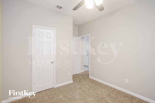 Building Photo - 3300 Overstreet Ln
