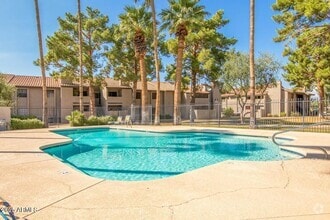 Building Photo - 533 W Guadalupe Rd