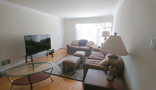 Foto del edificio - 1427 N Hayworth Ave