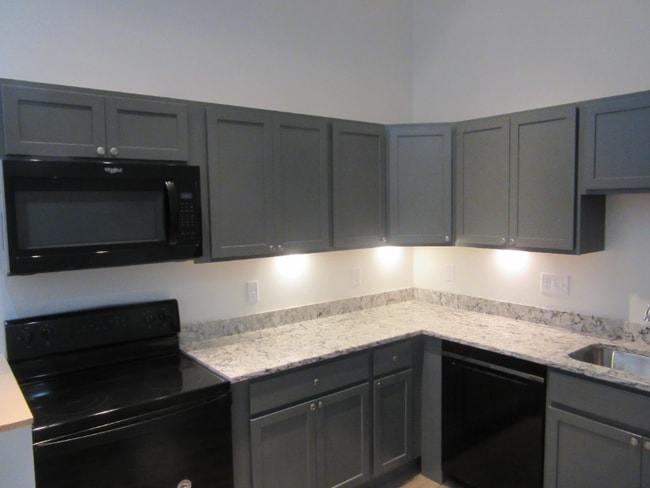 Building Photo - 505 N Hickory St