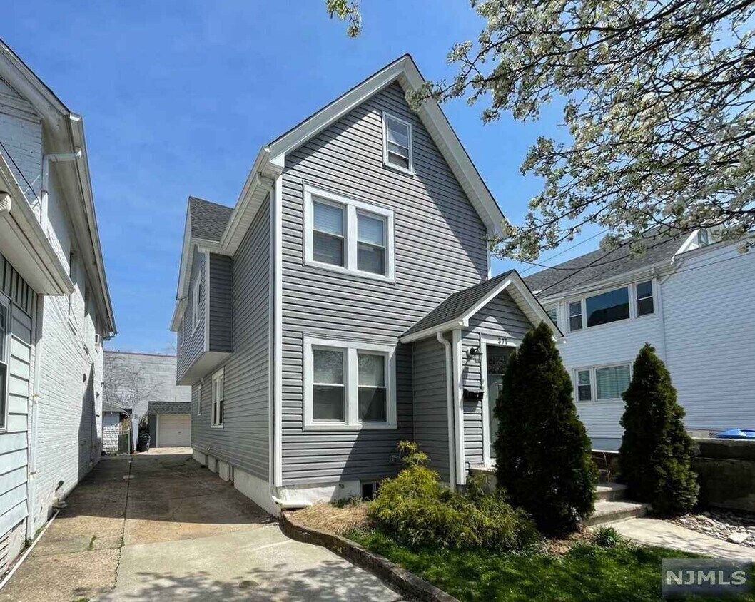 371 Central Ave Unit 1, East Rutherford, NJ 07073 Apartments in East