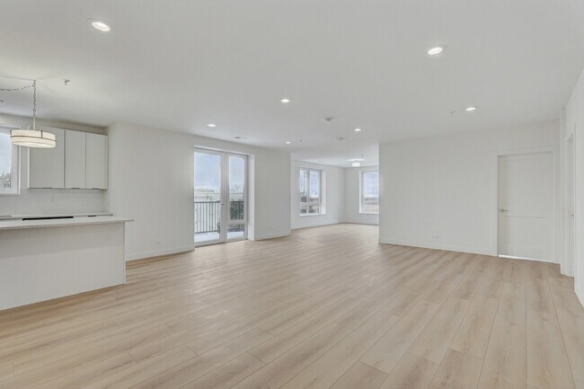 Foto del edificio - 9201 N Milwaukee Ave