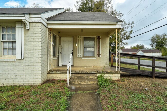 Building Photo - Cozy 2BD/1BTH Home Move In Ready Minutes f...