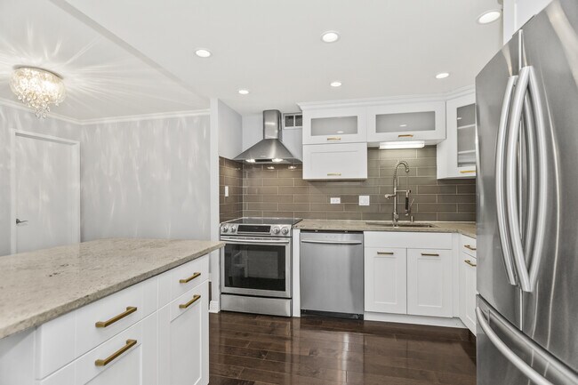 Building Photo - 110 E Delaware Pl