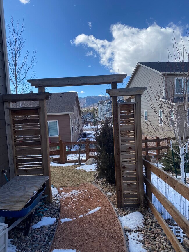 Private entrance - 17588 Lake Overlook Ct