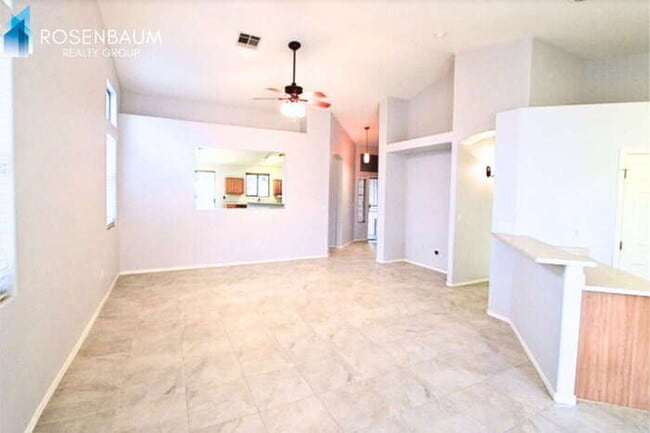 Foto del edificio - 6261 S Mesa Vista Dr