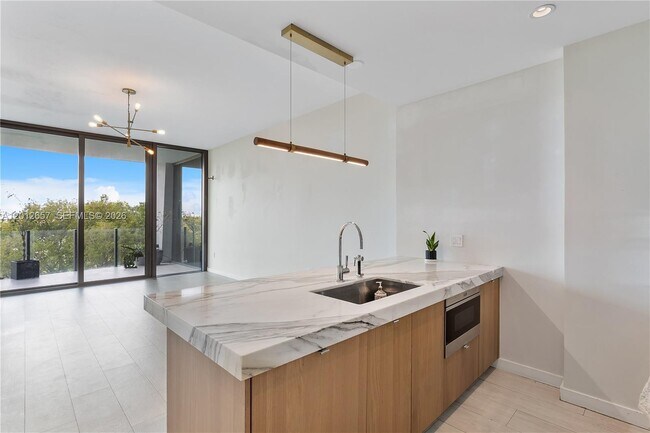 Foto del edificio - 2831 S Bayshore Dr