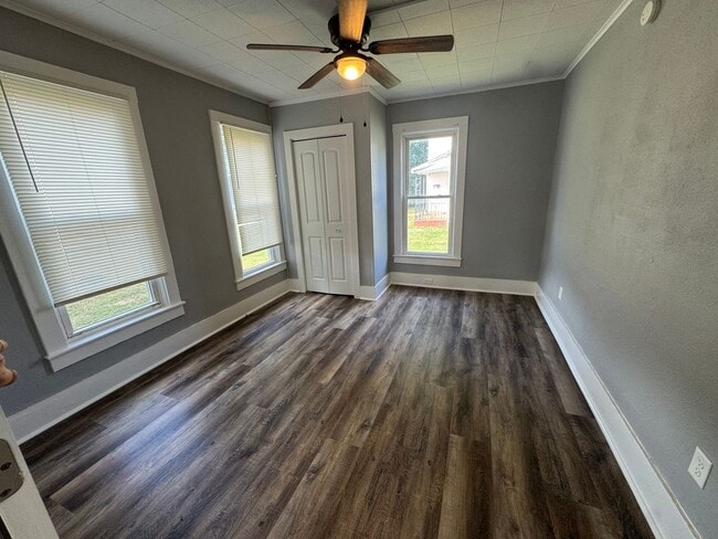 Foto del edificio - For Rent – 4 Bedroom Home in Moline (Hamil...