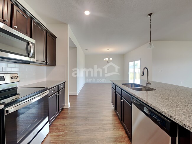 Foto del edificio - 5810 Hampton Creek Rd