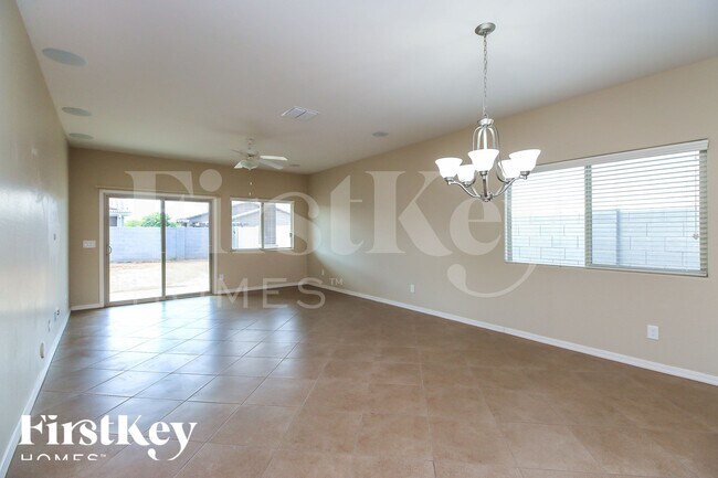 Foto del edificio - 625 W Mangrove Rd