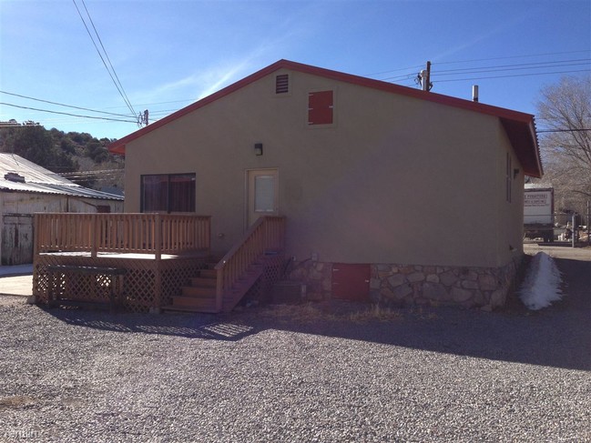 Building Photo - 406 N Black St
