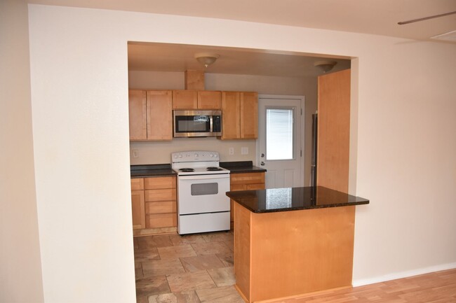 Building Photo - 2 Bedroom 1 Bath Charmer in Tacoma's McKin...