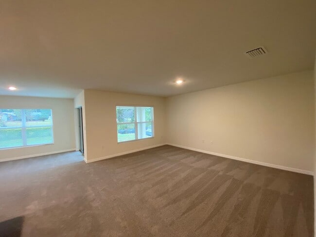 Building Photo - Desirable SE Ocala Neighborhood - Deer Path - 3/2/2 *Won't Last*