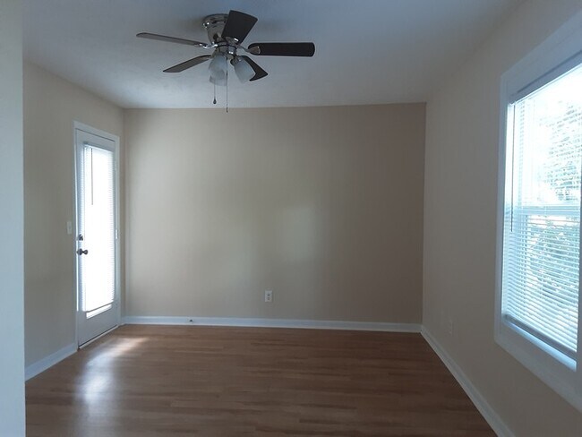 Foto del edificio - 6792 Willowbrook Dr