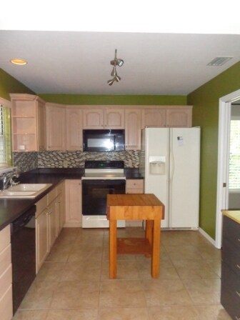 Building Photo - 5002 SW 94th St