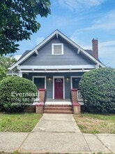 Building Photo - 203 S Elm St