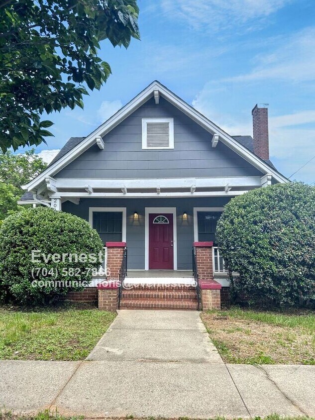 Foto principal - 203 S Elm St