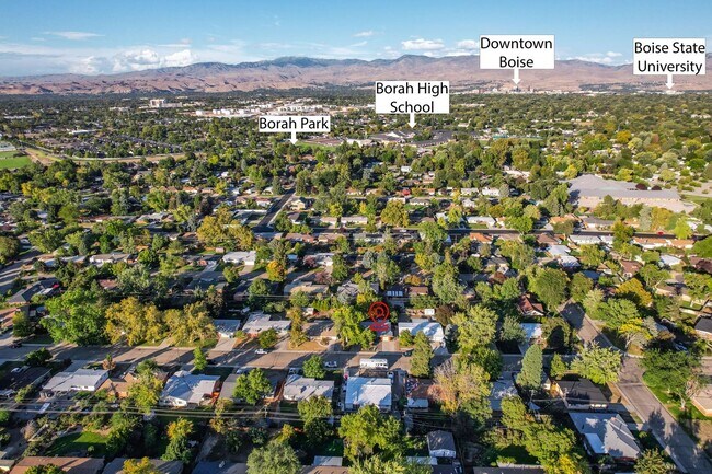 Building Photo - 3bd/2ba Home on Large Private Lot