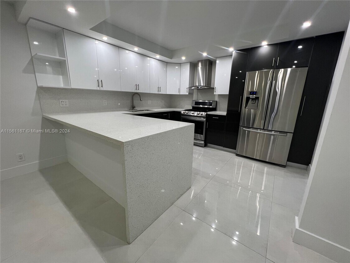 Foto principal - 17901 NW 68th Ave