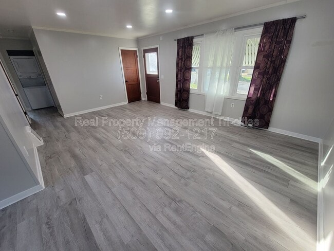 Foto del edificio - 400/402 Barth Ave