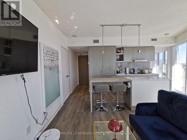 Building Photo - 100 Harbour St