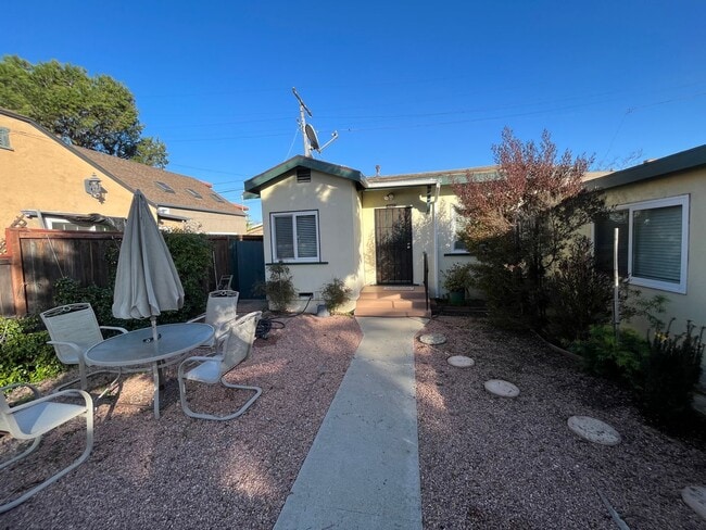 Foto del edificio - 4443 Bancroft St