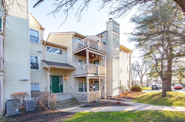 Building Photo - 18 Evergreen Dr