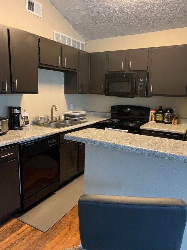 Building Photo - 2112 Grenoble Dr
