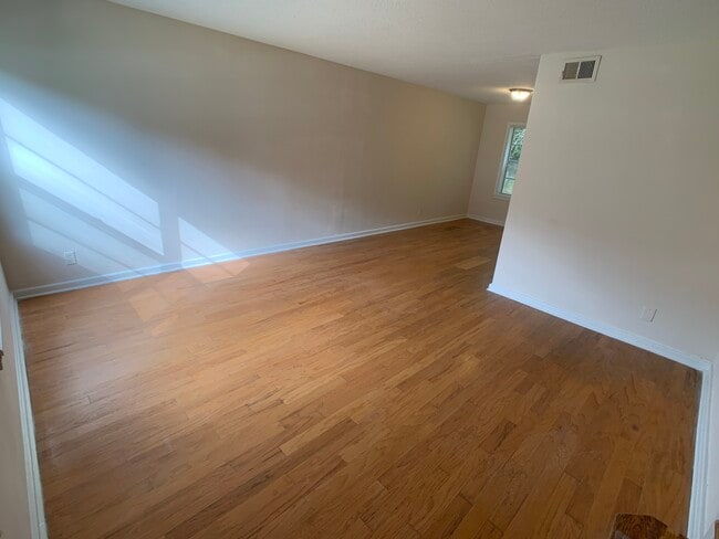 Foto del edificio - 1651 Valley Ave